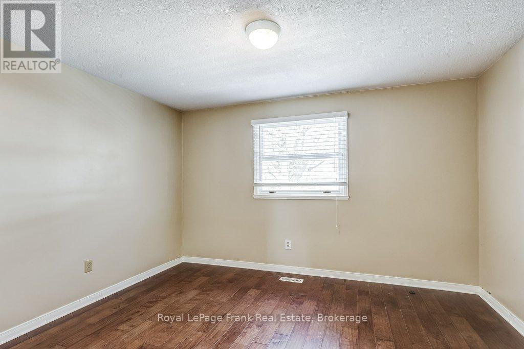 












22 HARTSVILLE AVENUE

,
Toronto,




Ontario
M1C3K4

