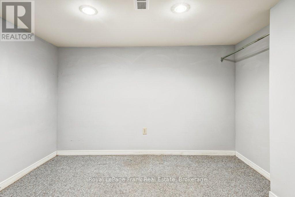 












22 HARTSVILLE AVENUE

,
Toronto,




Ontario
M1C3K4

