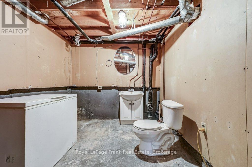 












22 HARTSVILLE AVENUE

,
Toronto,




Ontario
M1C3K4

