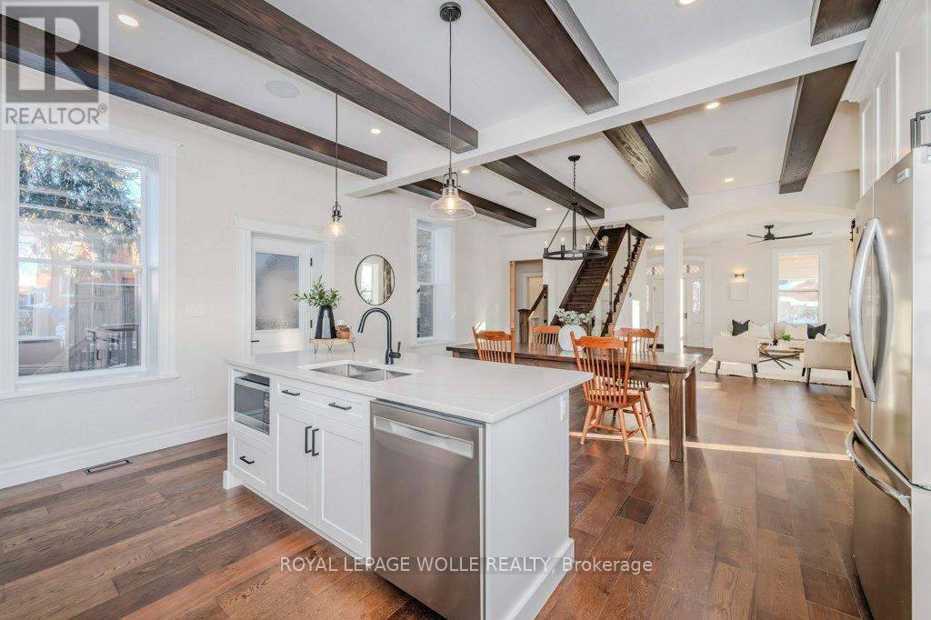 












44 HOPE STREET W

,
East Zorra-Tavistock,




Ontario
N0B2R0

