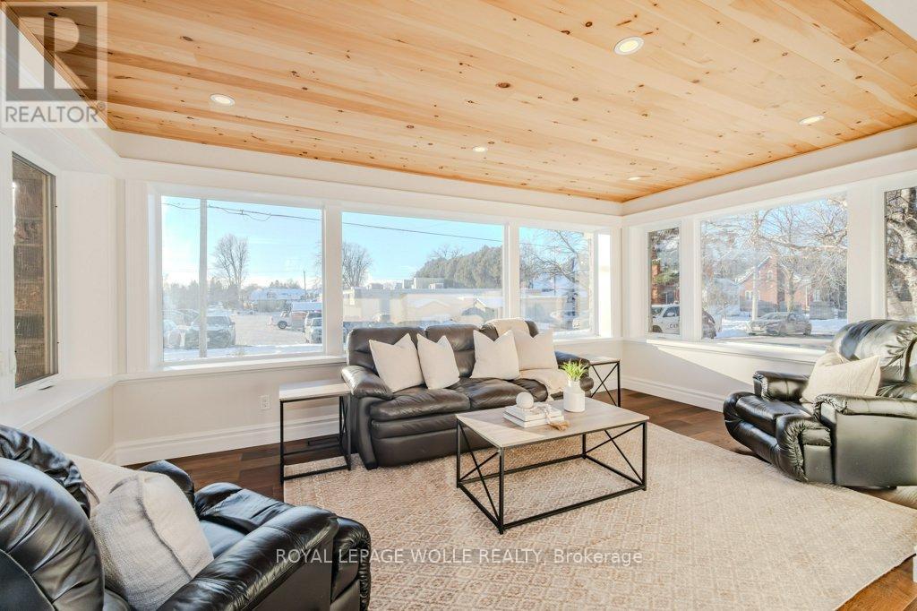 












44 HOPE STREET W

,
East Zorra-Tavistock,




Ontario
N0B2R0

