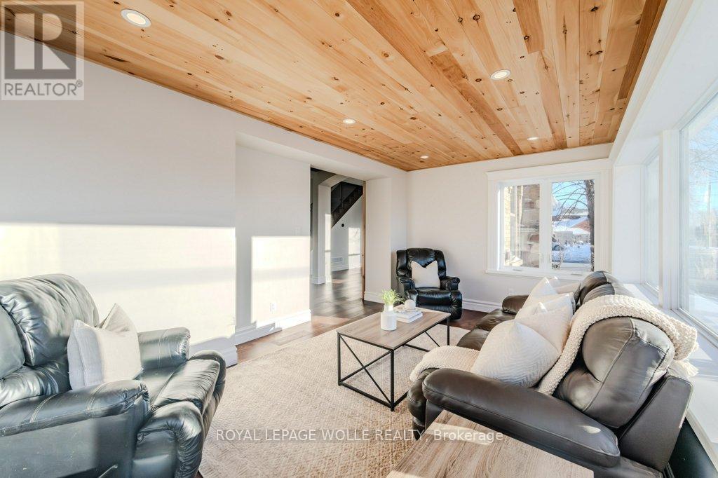 












44 HOPE STREET W

,
East Zorra-Tavistock,




Ontario
N0B2R0

