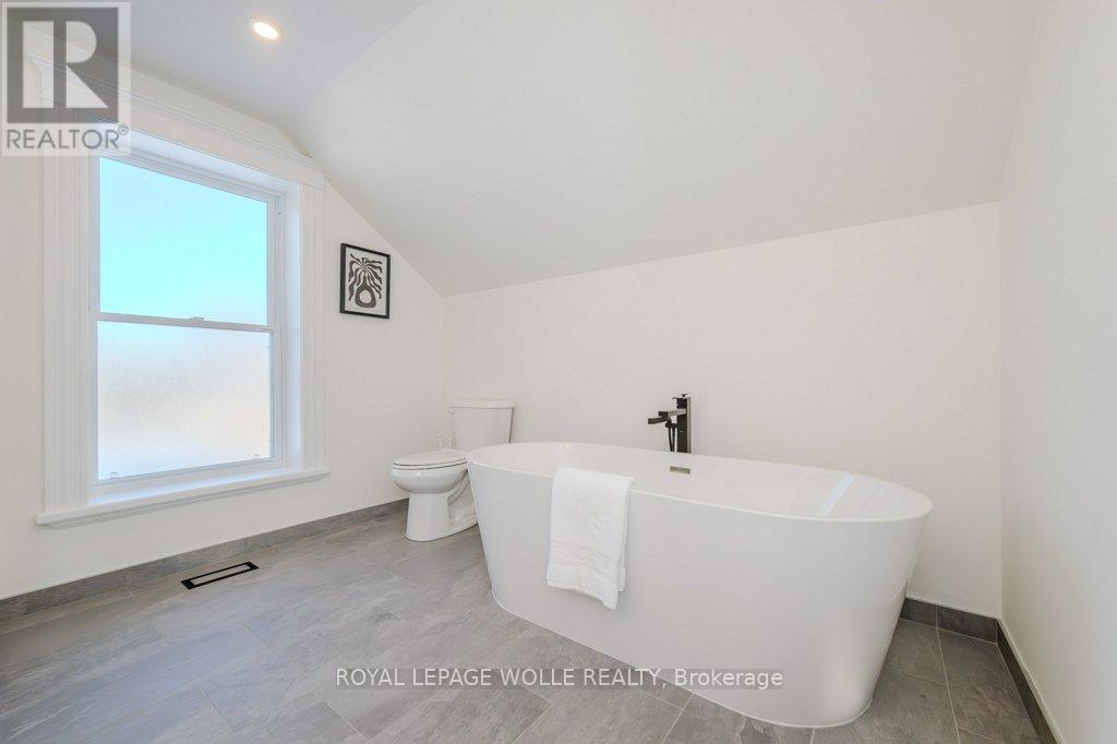 












44 HOPE STREET W

,
East Zorra-Tavistock,




Ontario
N0B2R0

