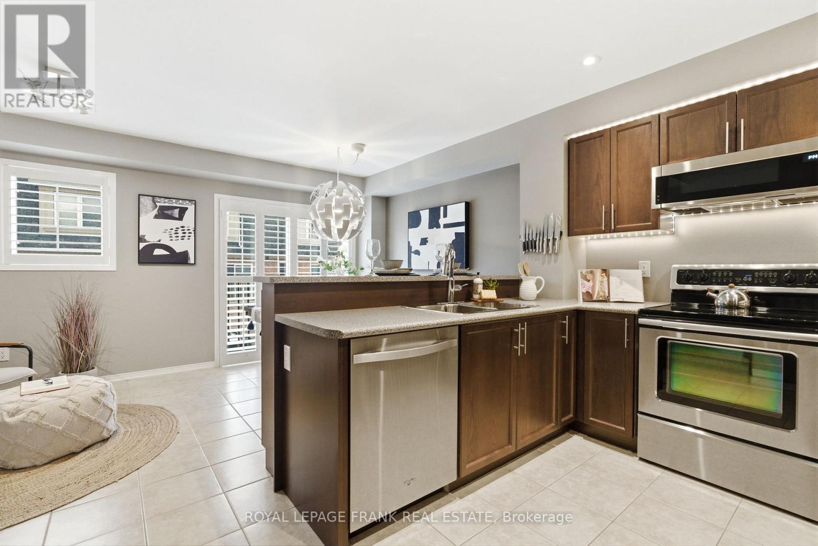 












56 - 11 BURTONBURY LANE

,
Ajax (Northeast Ajax),




Ontario
L1Z0L3

