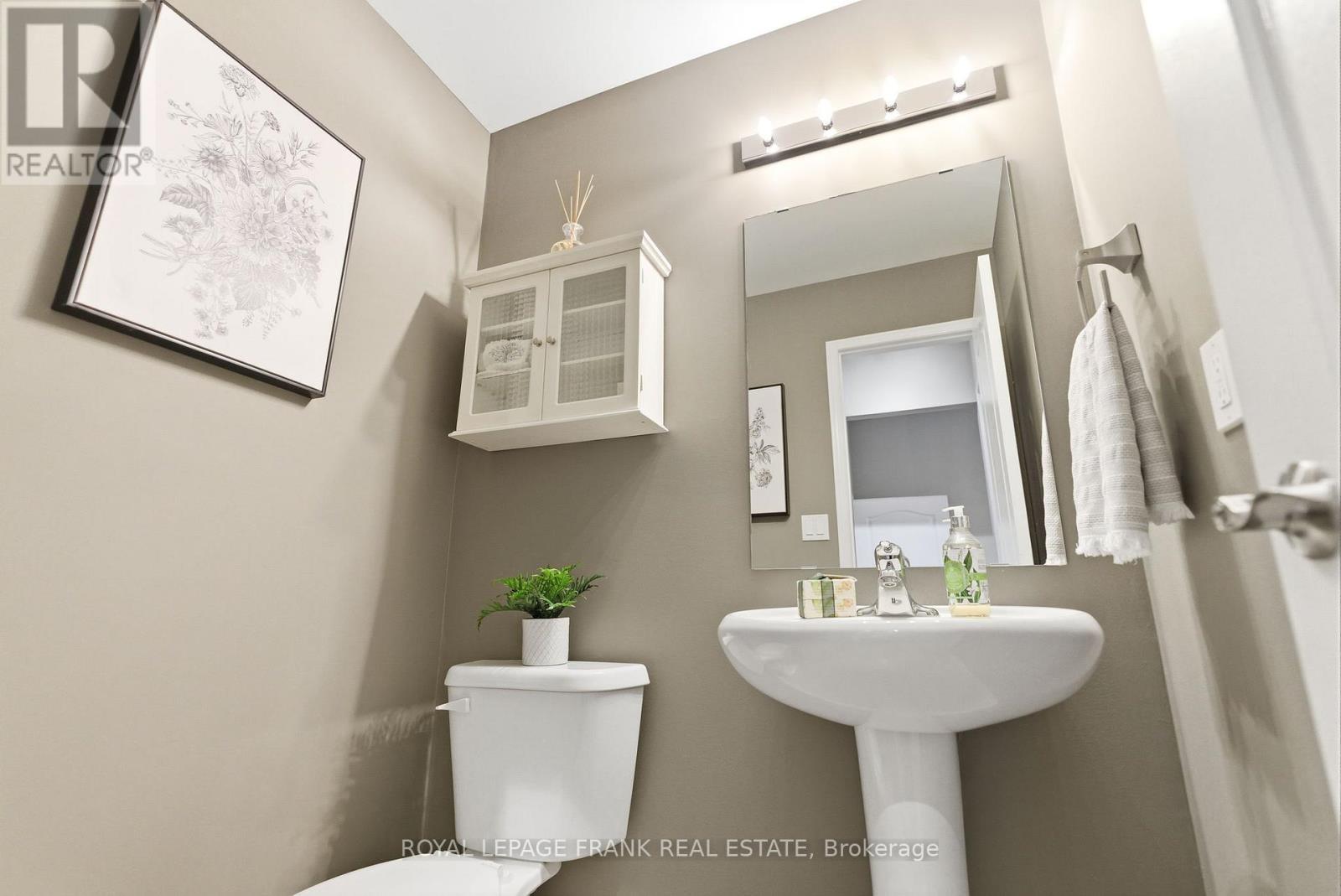 












56 - 11 BURTONBURY LANE

,
Ajax (Northeast Ajax),




Ontario
L1Z0L3

