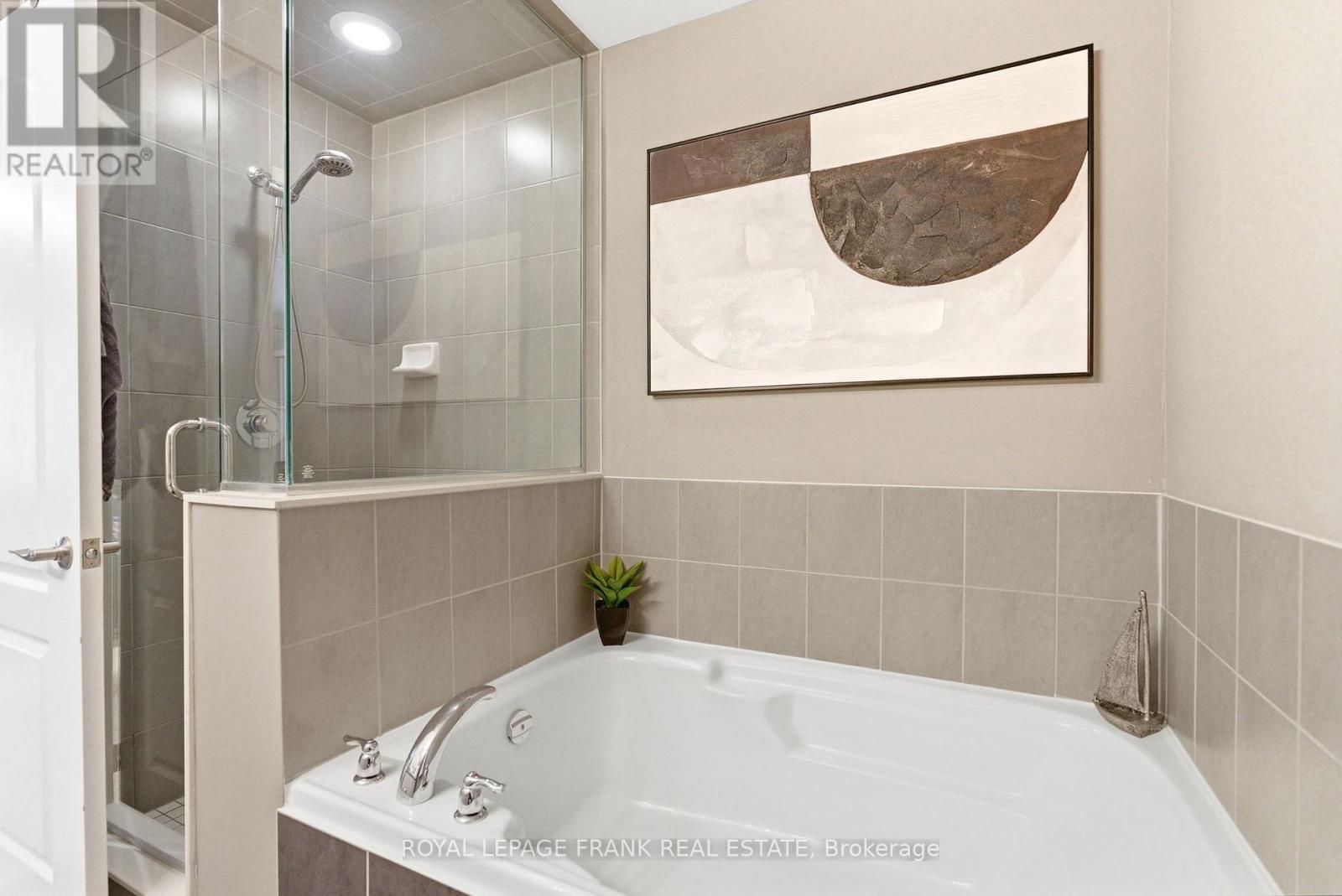 












56 - 11 BURTONBURY LANE

,
Ajax (Northeast Ajax),




Ontario
L1Z0L3

