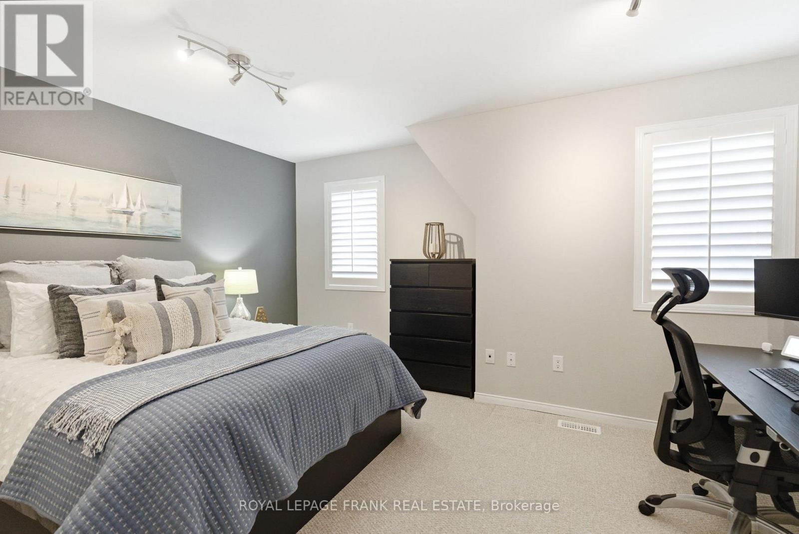 












56 - 11 BURTONBURY LANE

,
Ajax (Northeast Ajax),




Ontario
L1Z0L3

