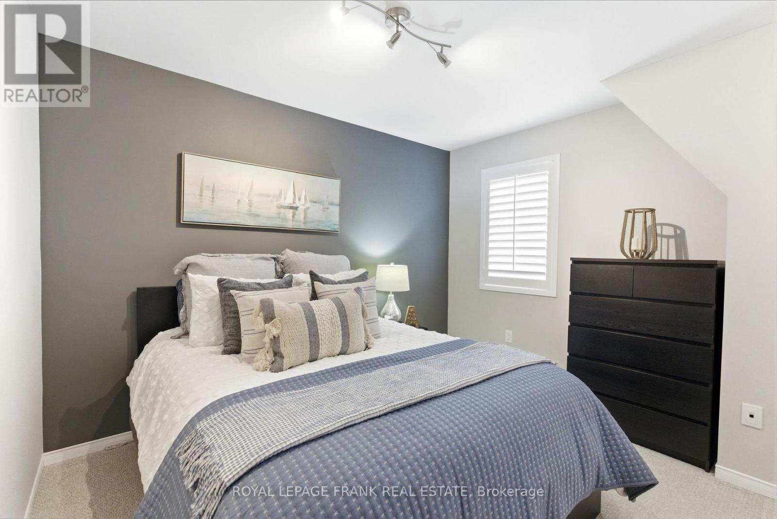 












56 - 11 BURTONBURY LANE

,
Ajax (Northeast Ajax),




Ontario
L1Z0L3

