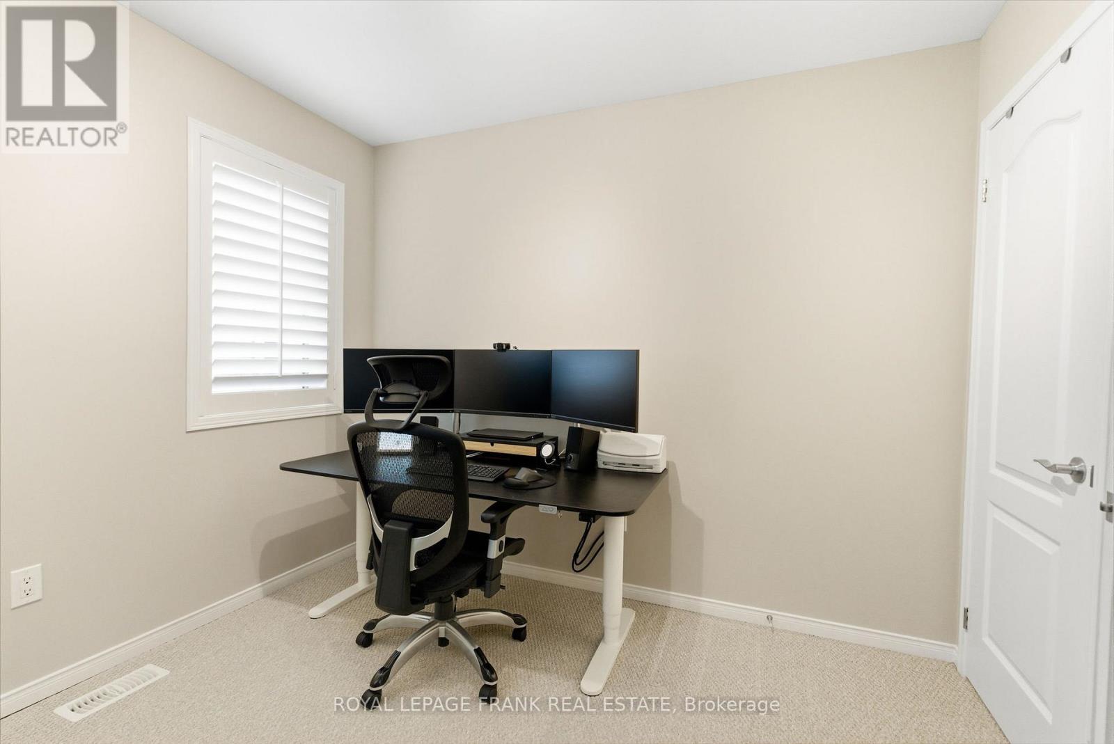 












56 - 11 BURTONBURY LANE

,
Ajax (Northeast Ajax),




Ontario
L1Z0L3

