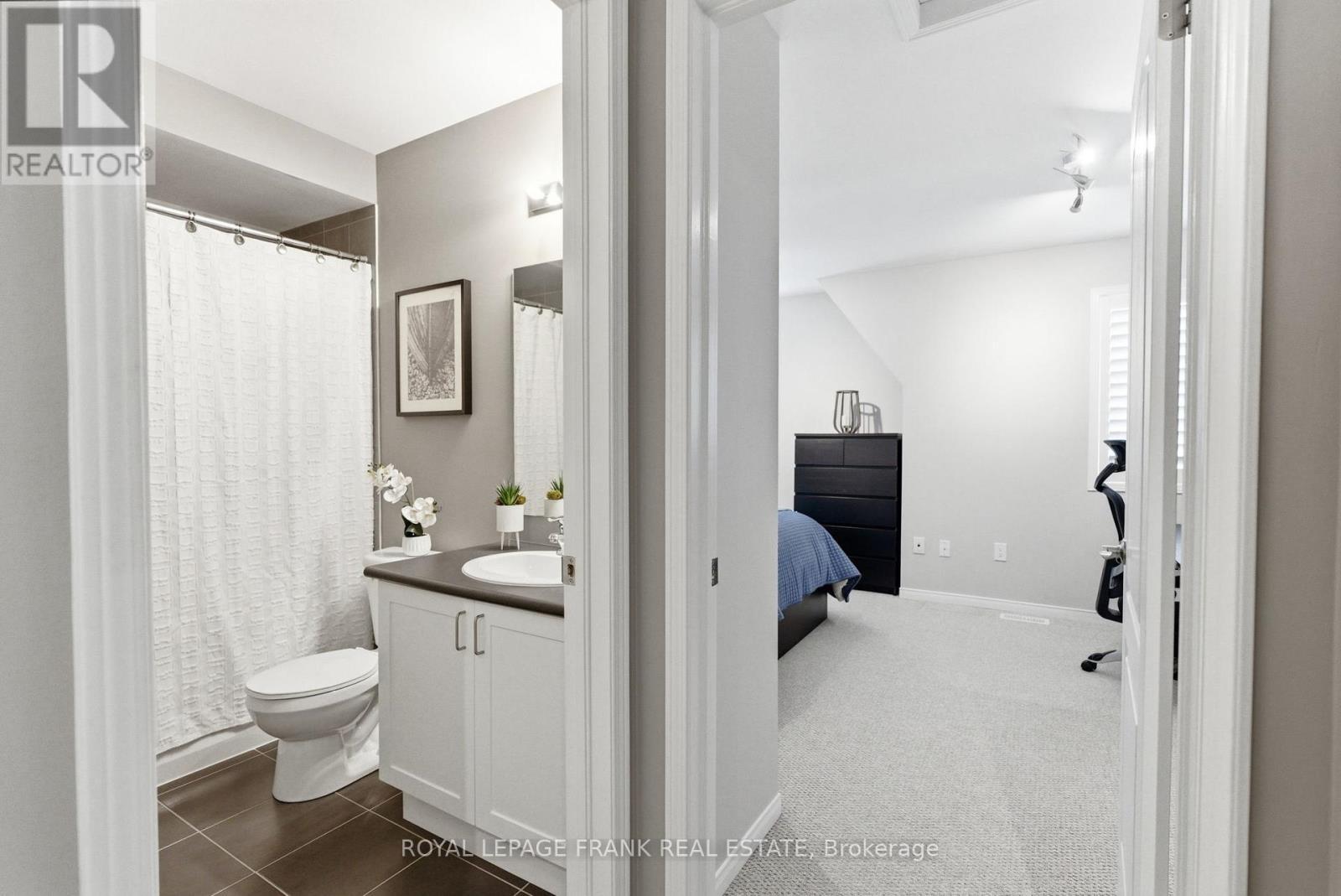 












56 - 11 BURTONBURY LANE

,
Ajax (Northeast Ajax),




Ontario
L1Z0L3

