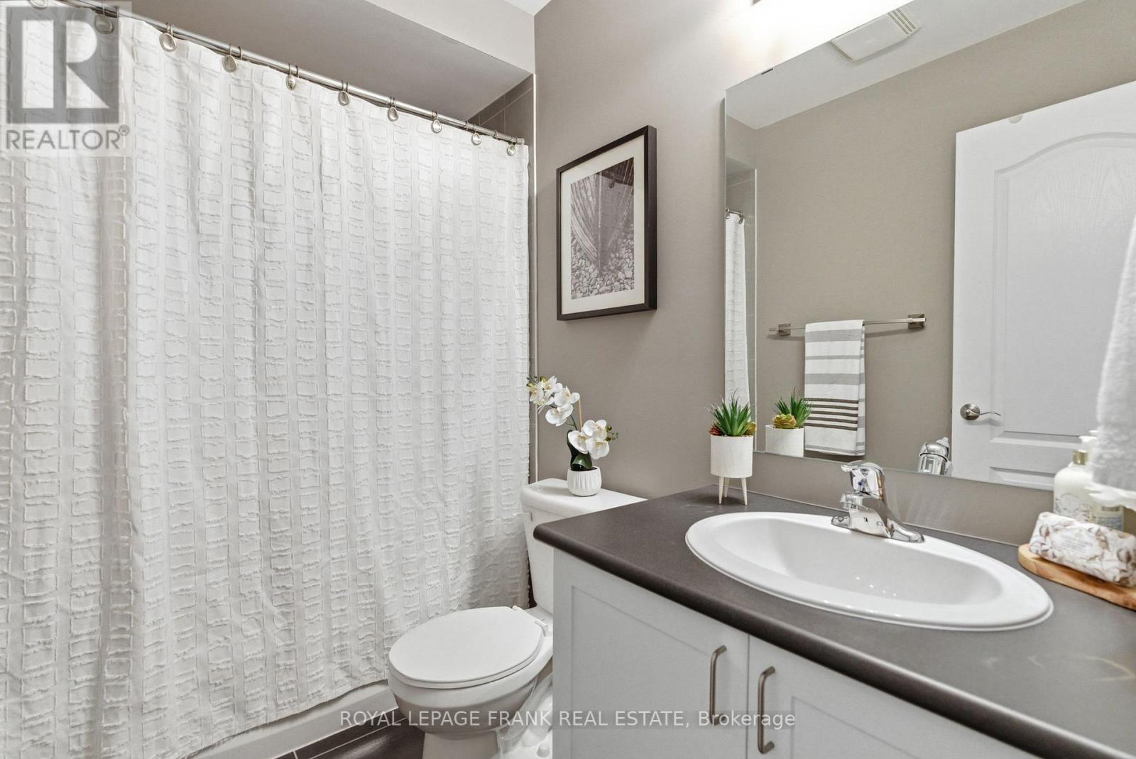 












56 - 11 BURTONBURY LANE

,
Ajax (Northeast Ajax),




Ontario
L1Z0L3

