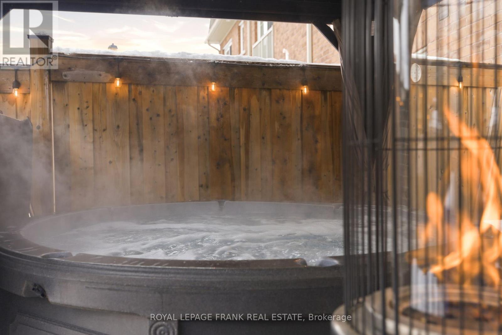 












56 - 11 BURTONBURY LANE

,
Ajax (Northeast Ajax),




Ontario
L1Z0L3

