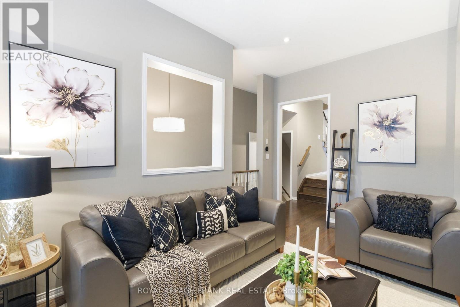 












56 - 11 BURTONBURY LANE

,
Ajax (Northeast Ajax),




Ontario
L1Z0L3

