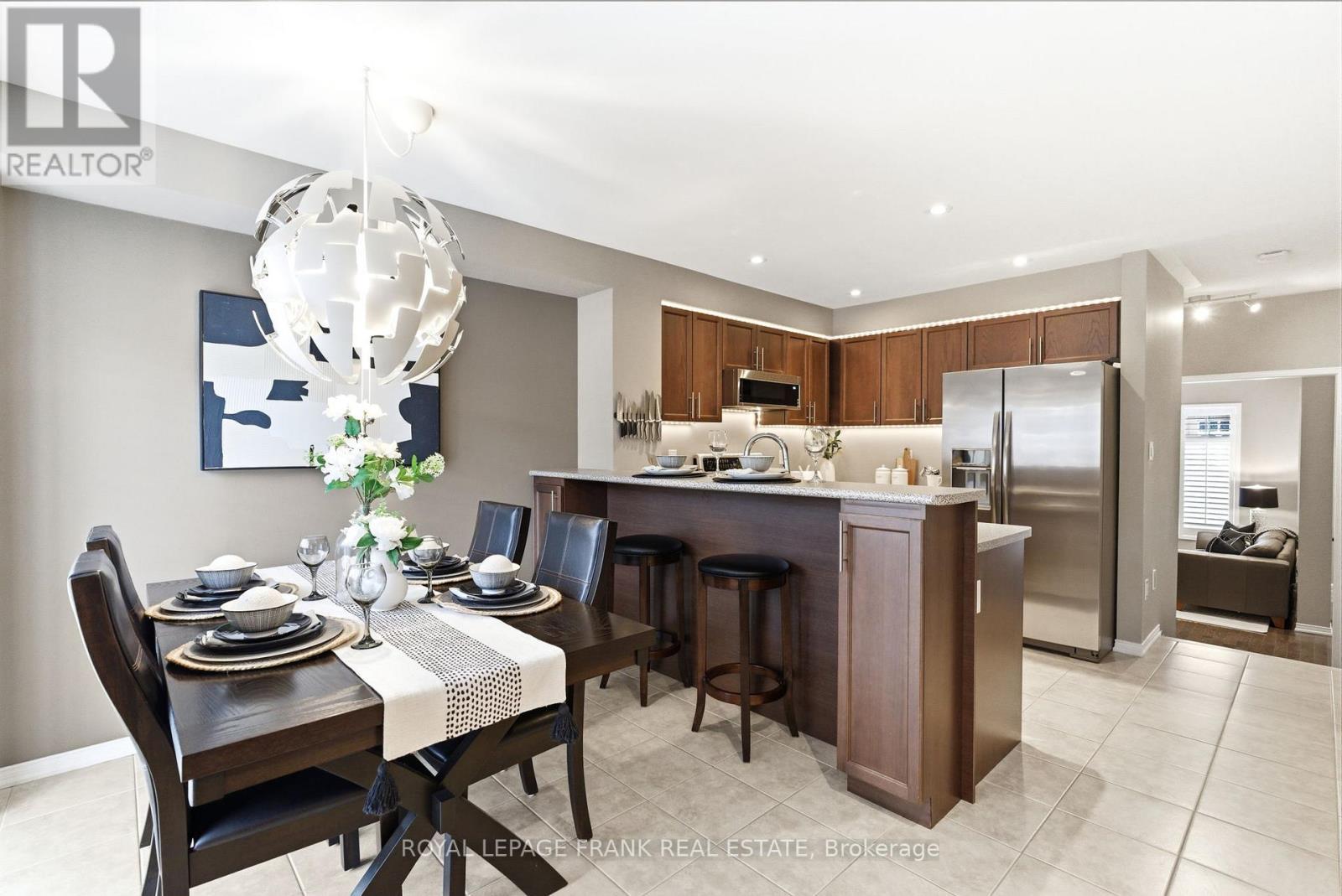 












56 - 11 BURTONBURY LANE

,
Ajax (Northeast Ajax),




Ontario
L1Z0L3

