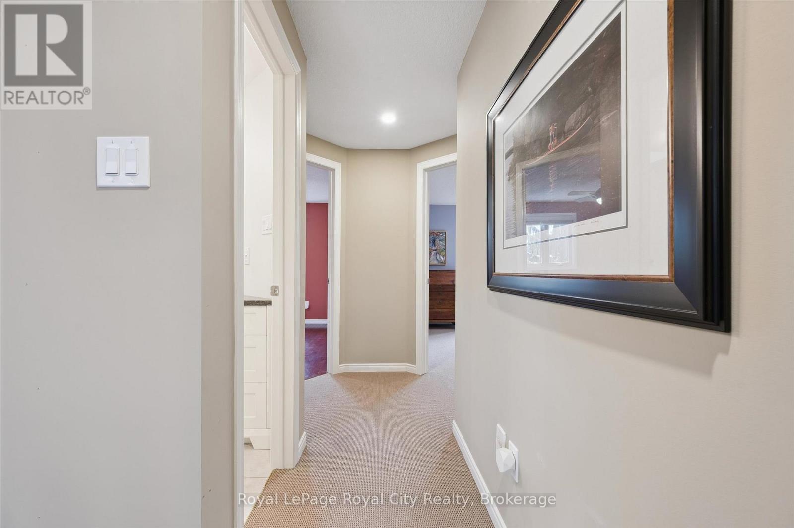 












92 MARSH CRESCENT

,
Guelph (Pineridge/Westminster Woods),




Ontario
N1L1L4

