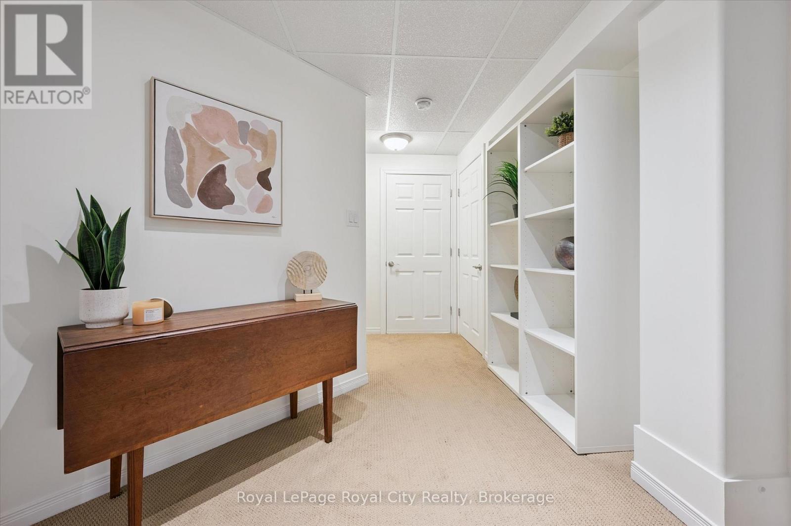 












92 MARSH CRESCENT

,
Guelph (Pineridge/Westminster Woods),




Ontario
N1L1L4

