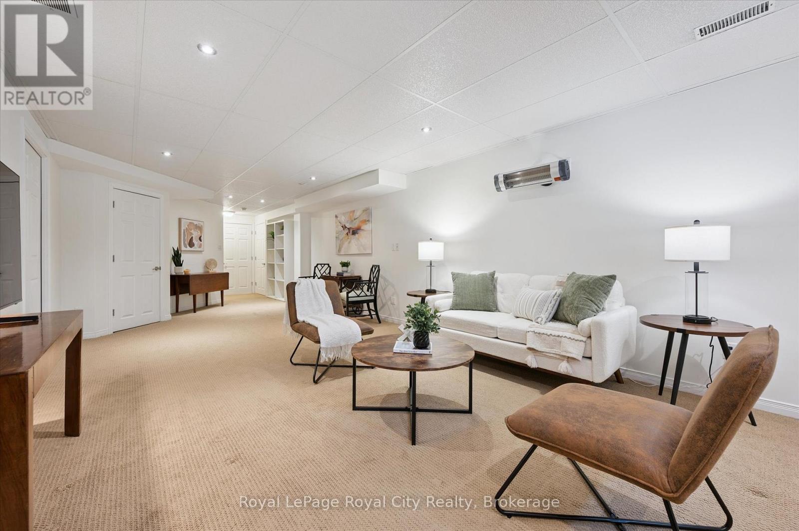 












92 MARSH CRESCENT

,
Guelph (Pineridge/Westminster Woods),




Ontario
N1L1L4

