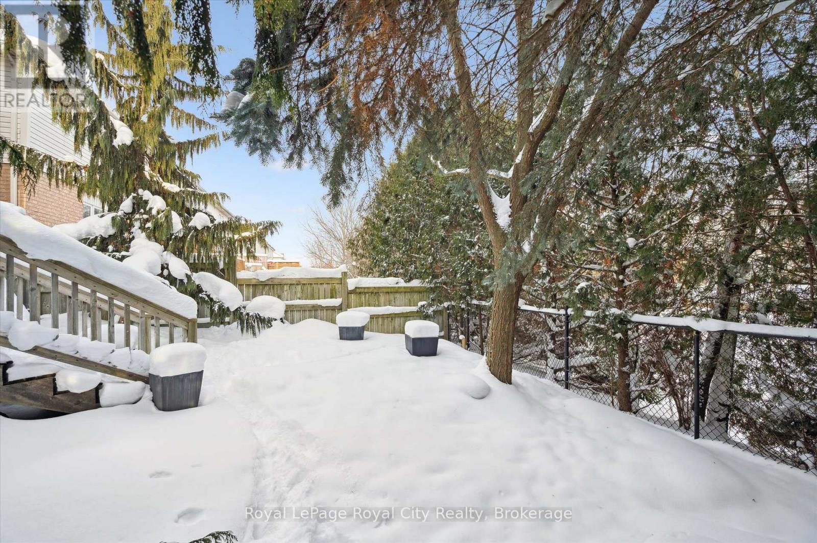 












92 MARSH CRESCENT

,
Guelph (Pineridge/Westminster Woods),




Ontario
N1L1L4

