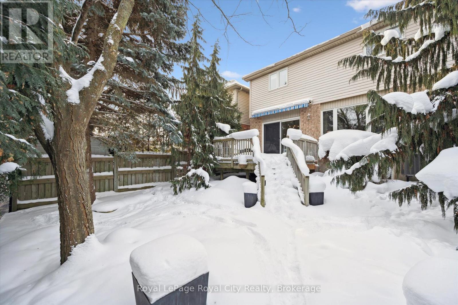 












92 MARSH CRESCENT

,
Guelph (Pineridge/Westminster Woods),




Ontario
N1L1L4

