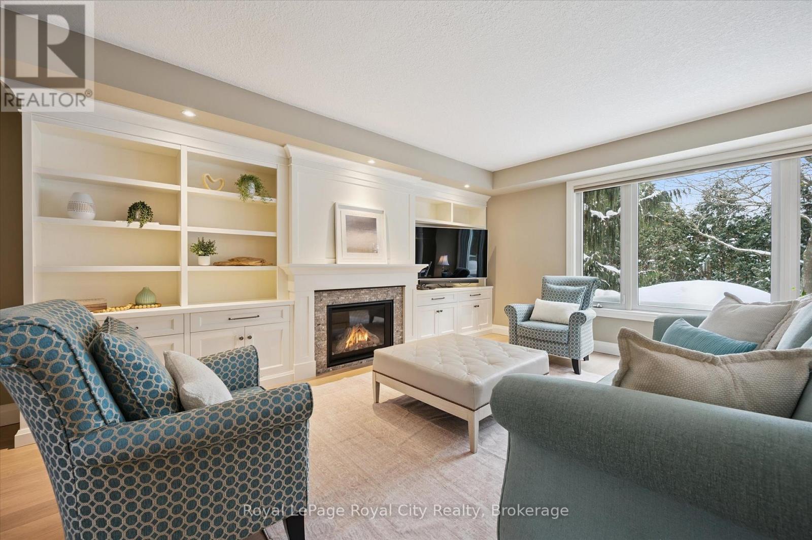 












92 MARSH CRESCENT

,
Guelph (Pineridge/Westminster Woods),




Ontario
N1L1L4

