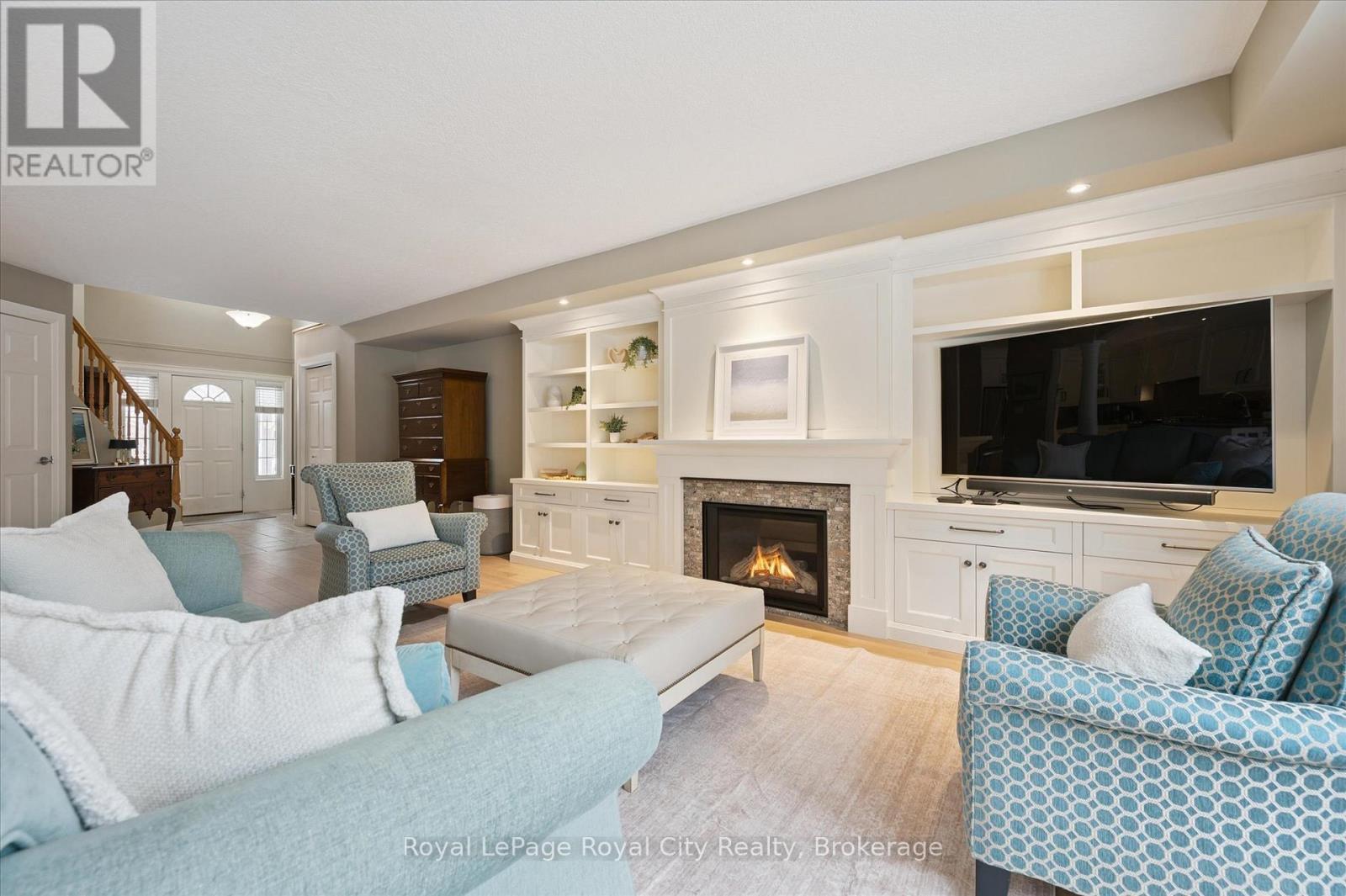 












92 MARSH CRESCENT

,
Guelph (Pineridge/Westminster Woods),




Ontario
N1L1L4

