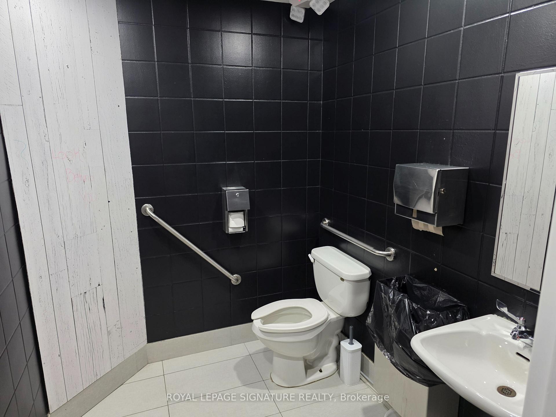 









9200


Weston

Road, 12,
Vaughan,




ON
L4H 2P8

