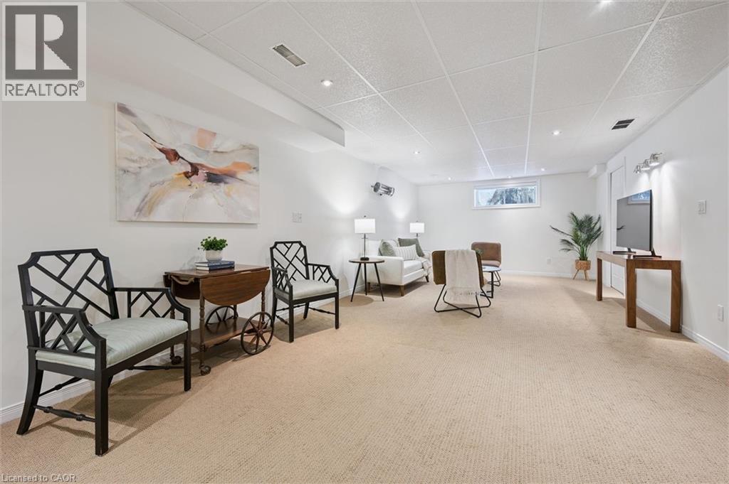 












92 MARSH Crescent

,
Guelph,




Ontario
N1L1L4

