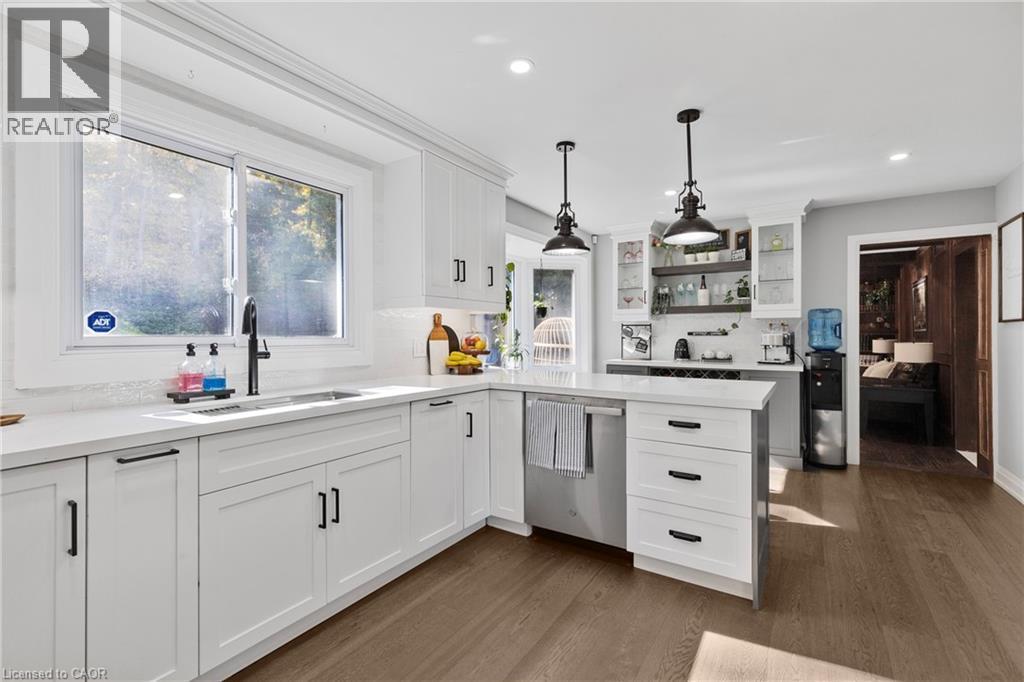 












94 DORCHESTER Drive

,
Grimsby,




Ontario
L3M1A8

