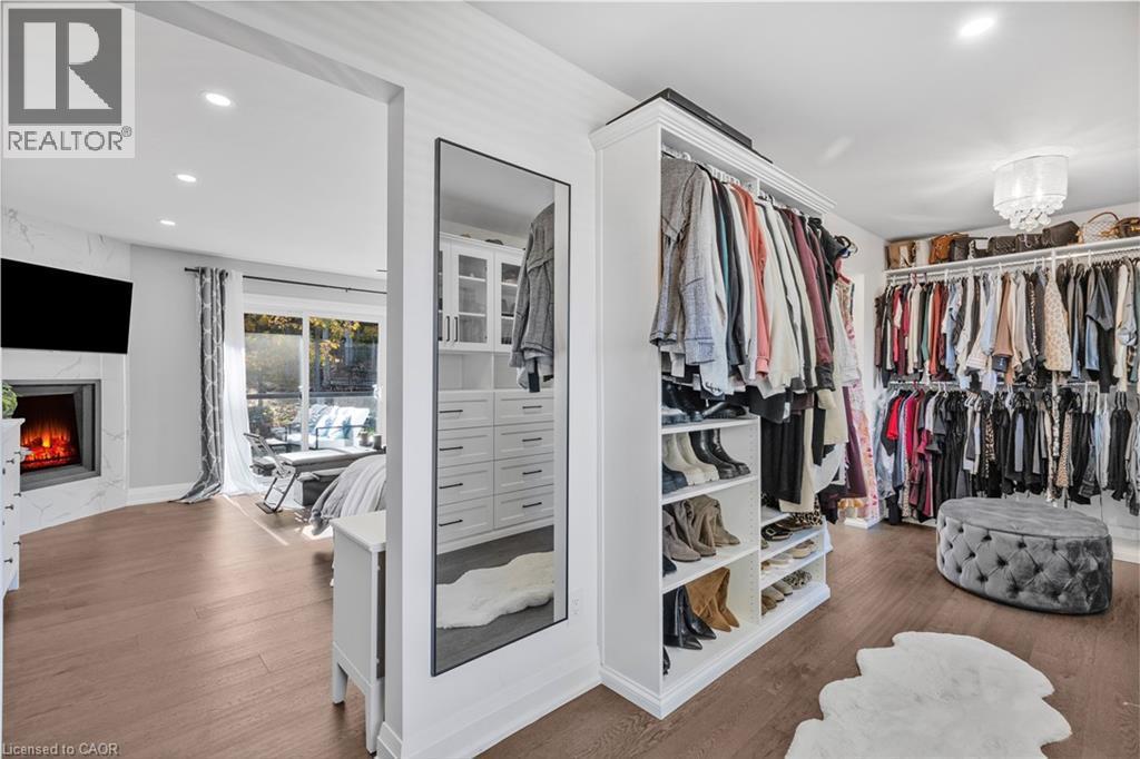 












94 DORCHESTER Drive

,
Grimsby,




Ontario
L3M1A8

