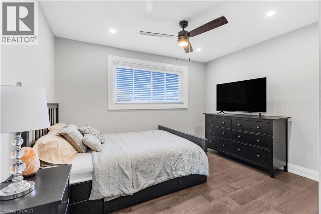 












94 DORCHESTER Drive

,
Grimsby,




Ontario
L3M1A8

