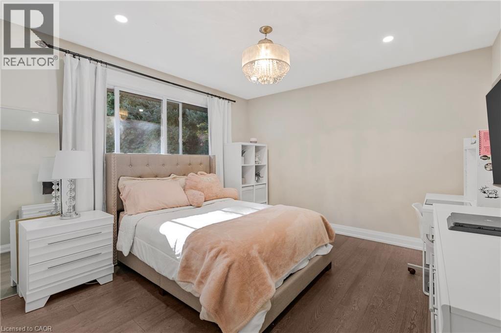 












94 DORCHESTER Drive

,
Grimsby,




Ontario
L3M1A8

