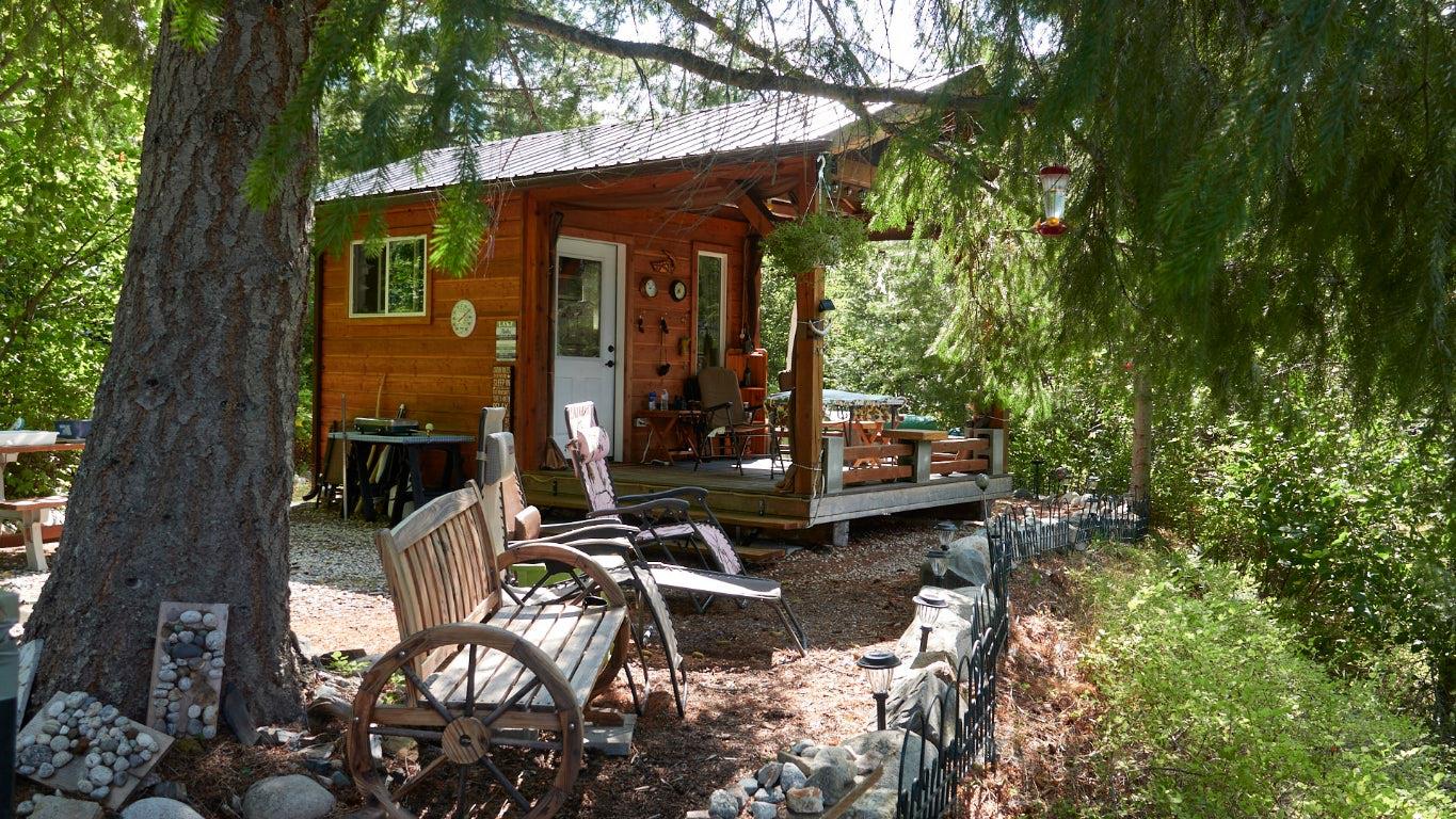 









523


ROSEBERY LOOP

Road,
Rosebery,







BC
V0G 1S1

