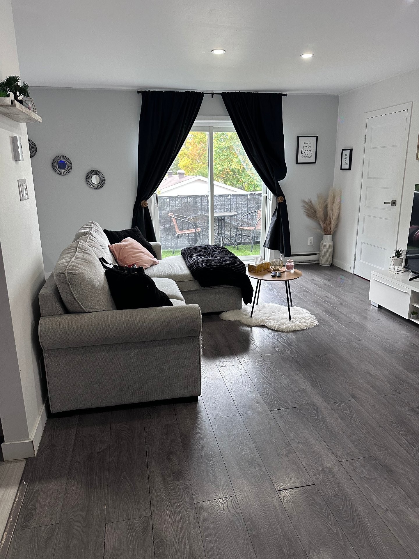 









15580

 - 15592


Rue de St-Augustin

,
Mirabel,




QC
J7N1X6

