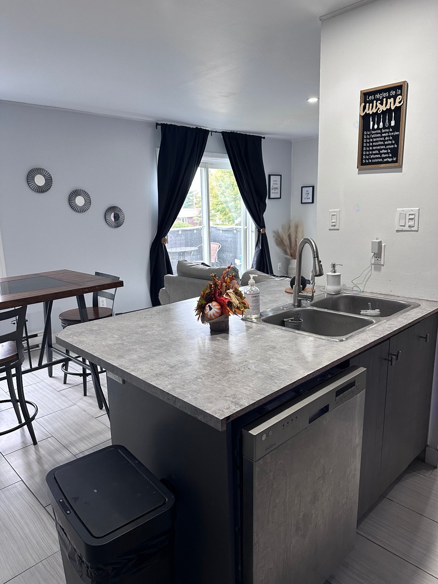 









15580

 - 15592


Rue de St-Augustin

,
Mirabel,




QC
J7N1X6

