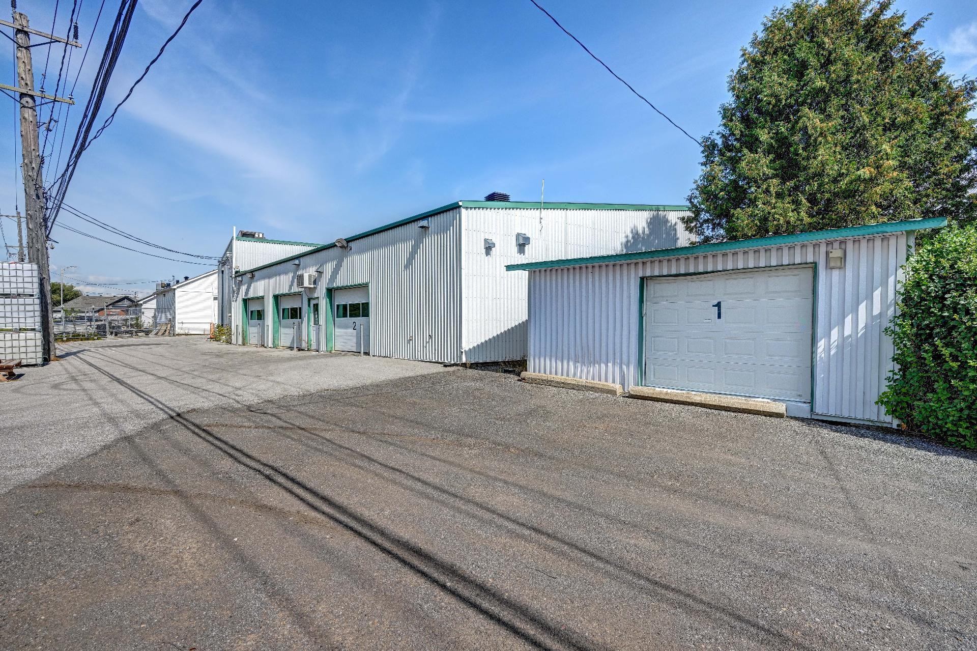 









1660

 - 1664


Route 335

,
Saint-Lin/Laurentides,




QC
J5M1Y2

