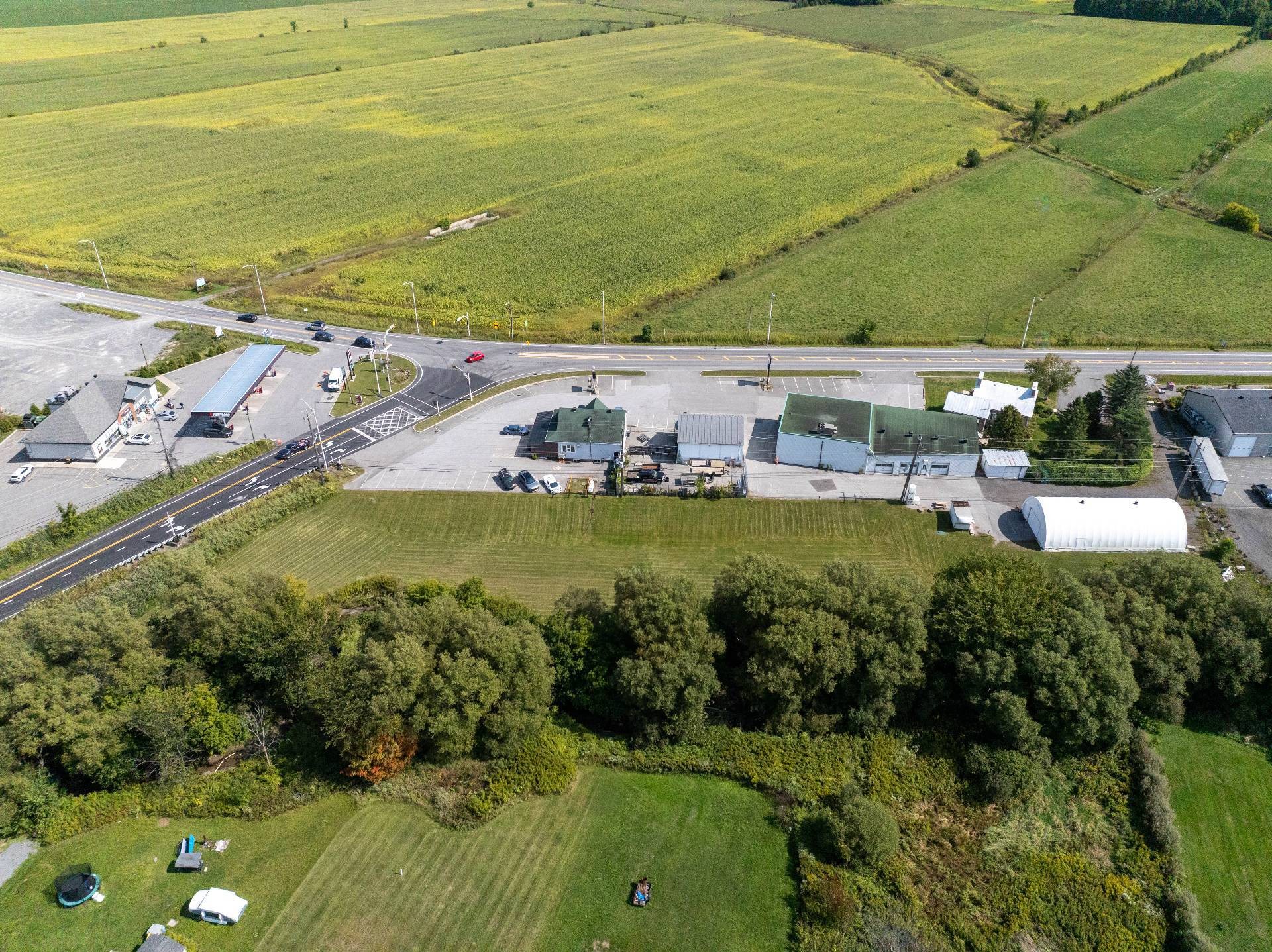









1660

 - 1664


Route 335

,
Saint-Lin/Laurentides,




QC
J5M1Y2

