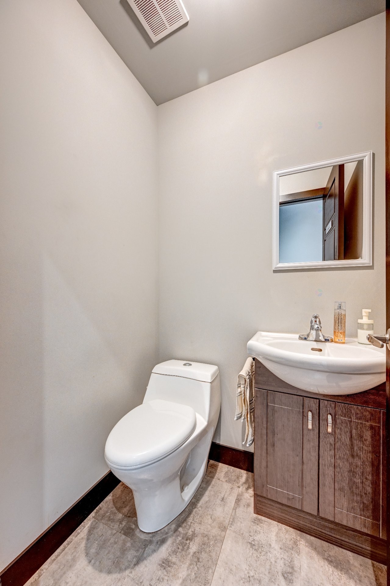 









2025


Boul. St-Antoine

,
Saint-Jérôme,




QC
J7Z1M1

