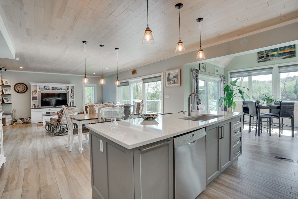 









394


Ch. de la Perdrix

,
Cantley,




QC
J8N7A1

