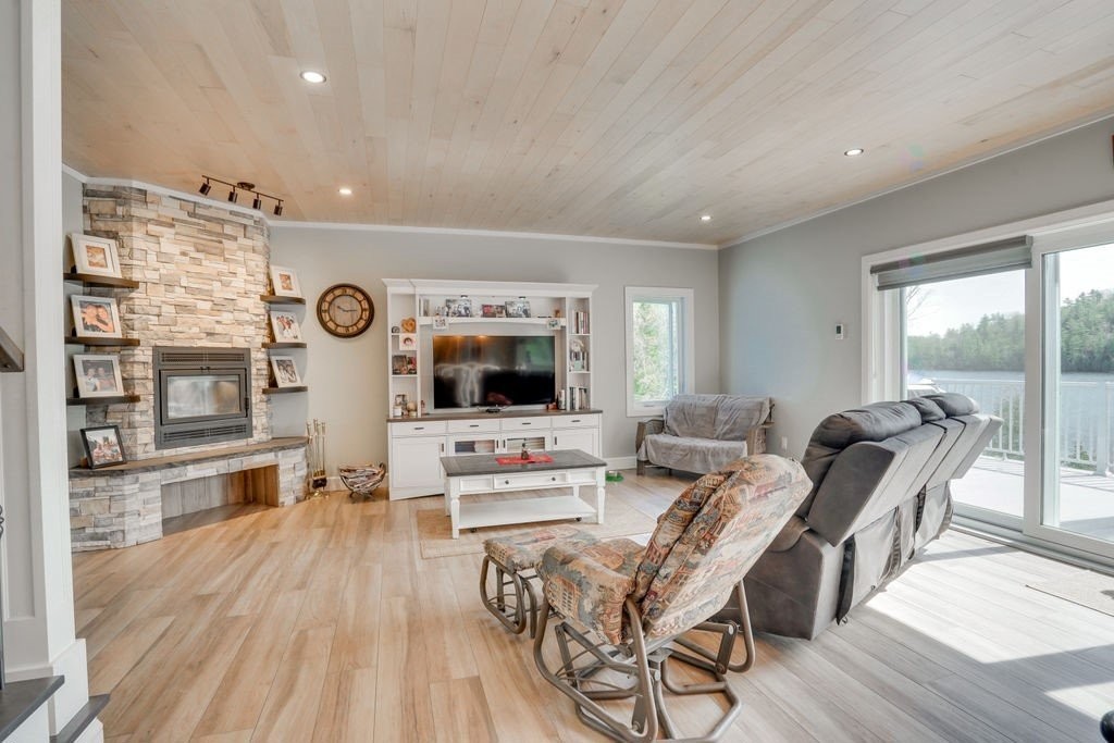 









394


Ch. de la Perdrix

,
Cantley,




QC
J8N7A1

