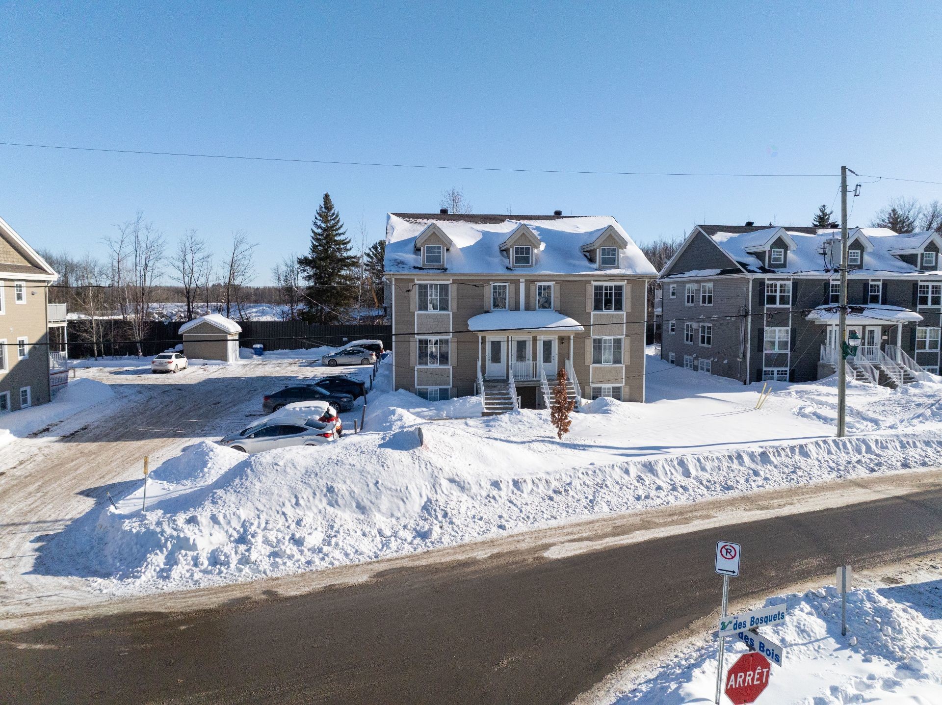 









113


Rue des Bosquets

,
Sainte-Sophie,




QC
J5J0H2


