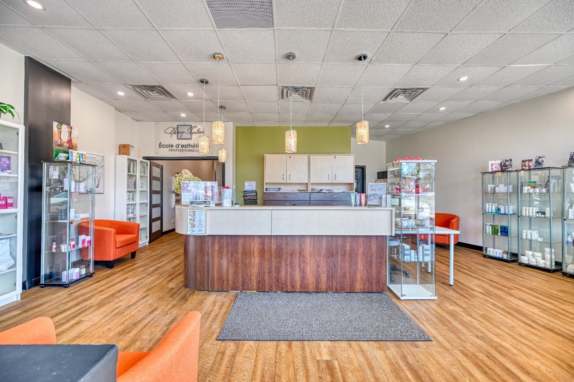 









342


Ch. de la Grande-Côte

,
Rosemère,




QC
J7A1K3

