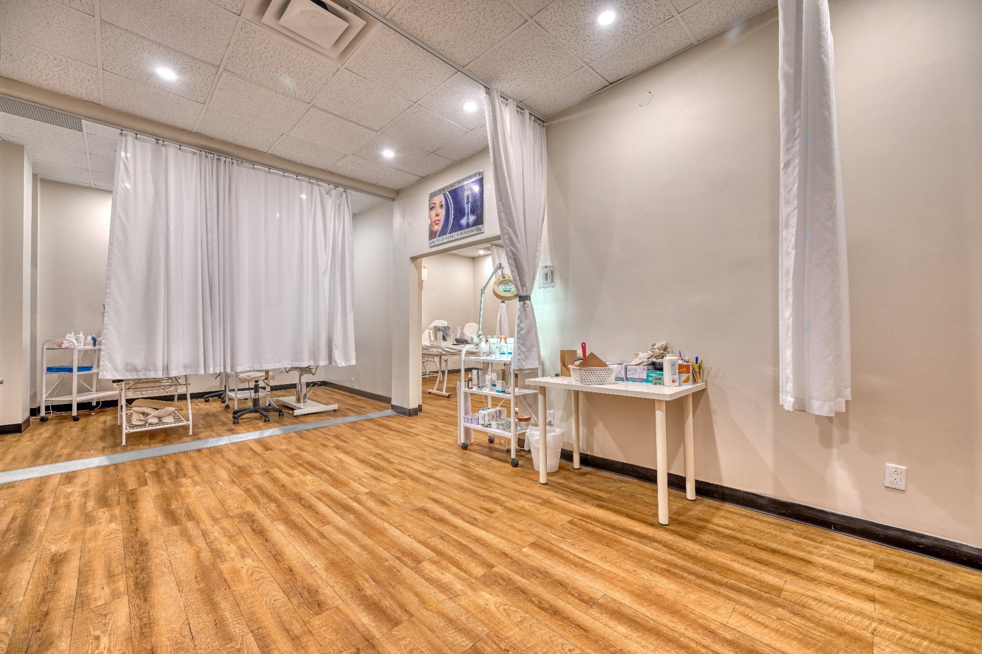 









342


Ch. de la Grande-Côte

,
Rosemère,




QC
J7A1K3

