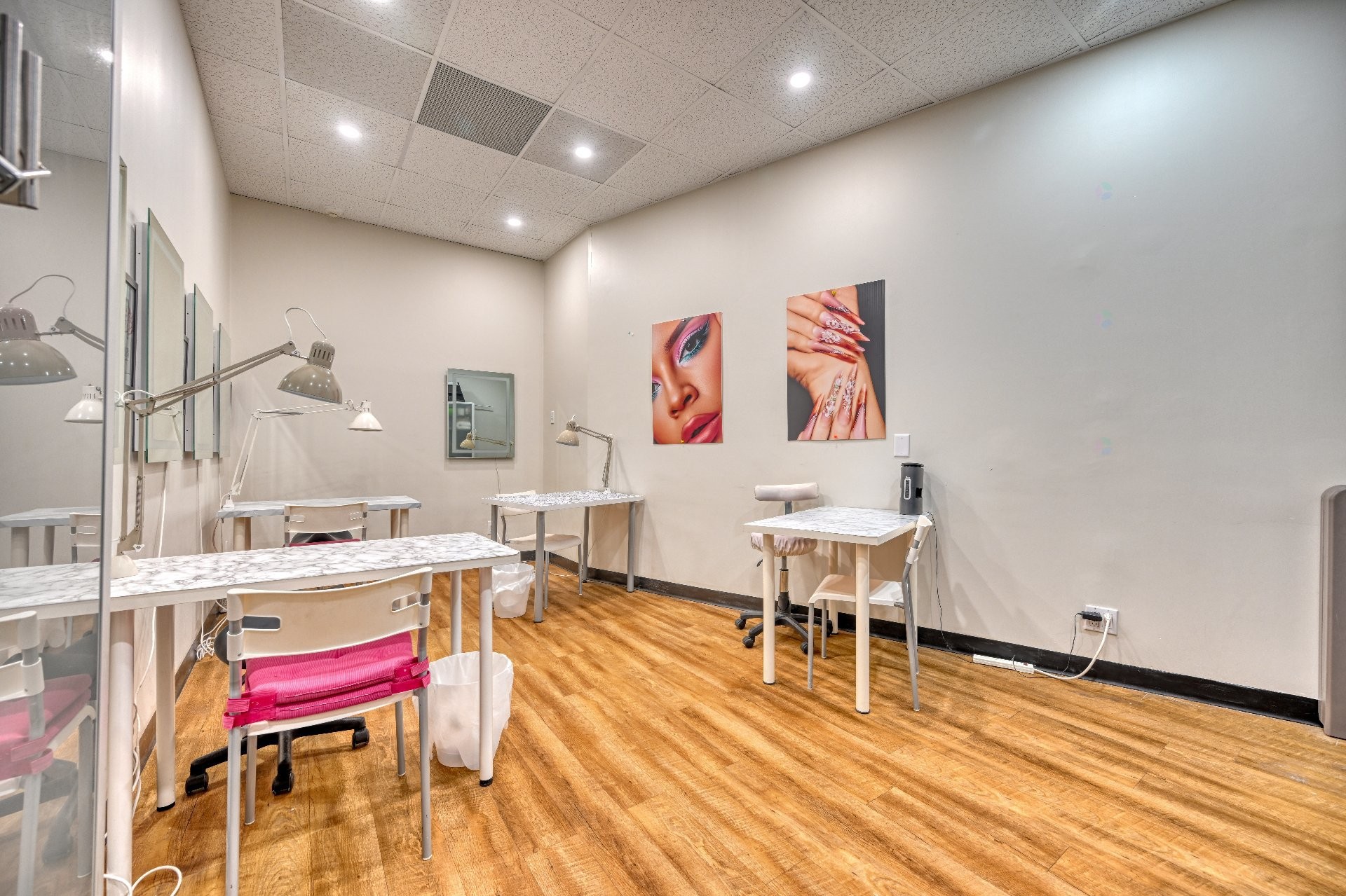 









342


Ch. de la Grande-Côte

,
Rosemère,




QC
J7A1K3

