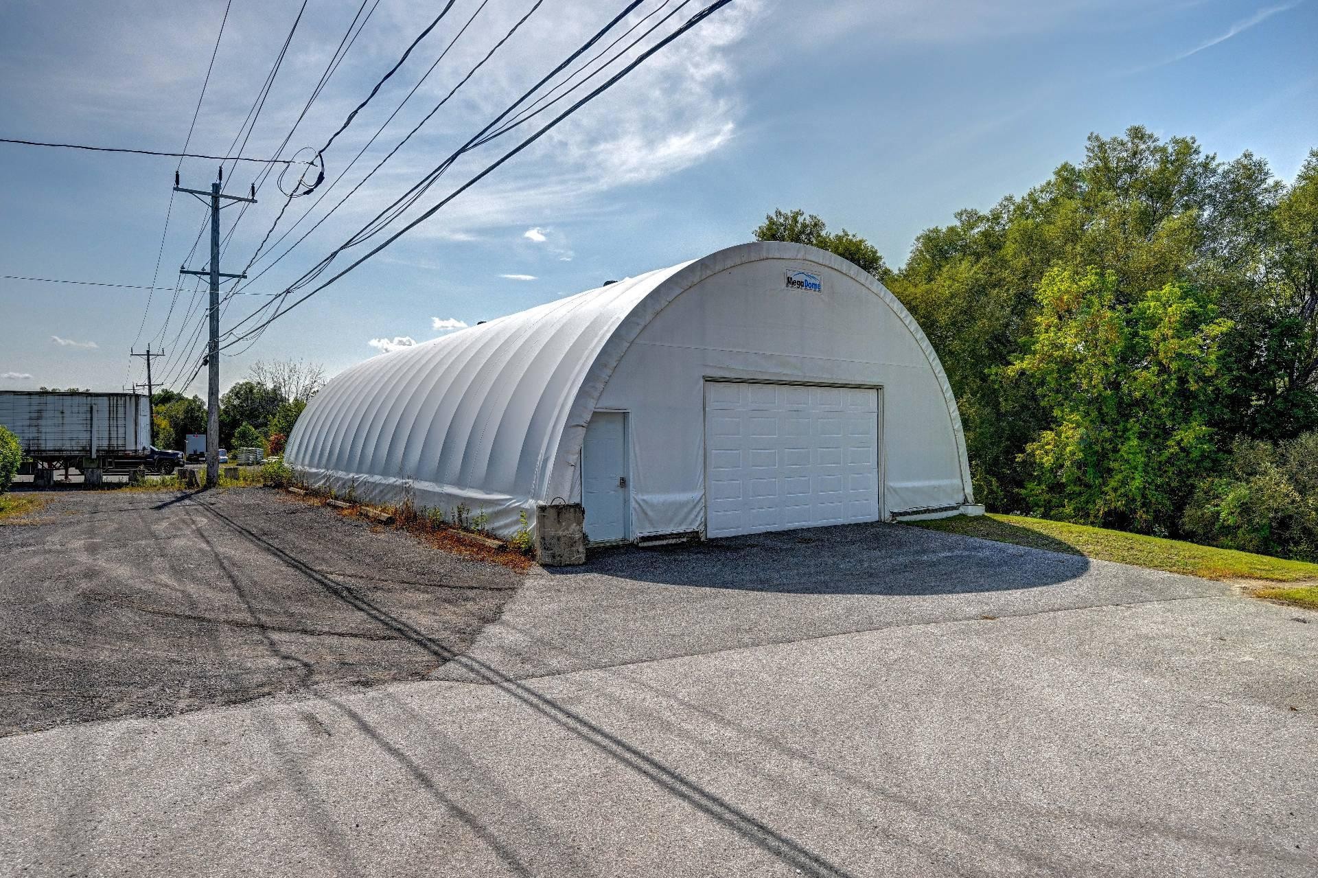 









1666


Route 335

,
Saint-Lin/Laurentides,




QC
J5M1Y2

