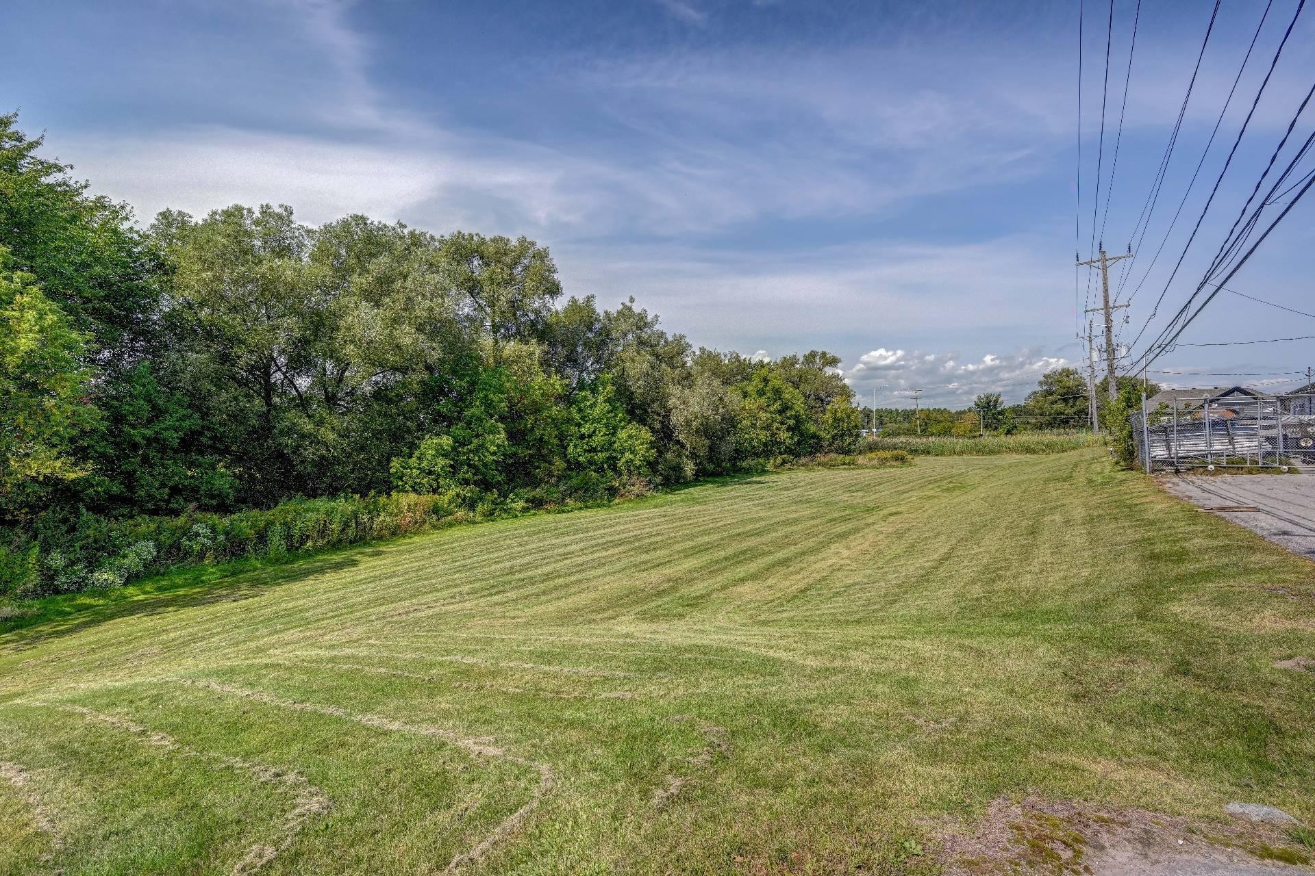 









1666


Route 335

,
Saint-Lin/Laurentides,




QC
J5M1Y2

