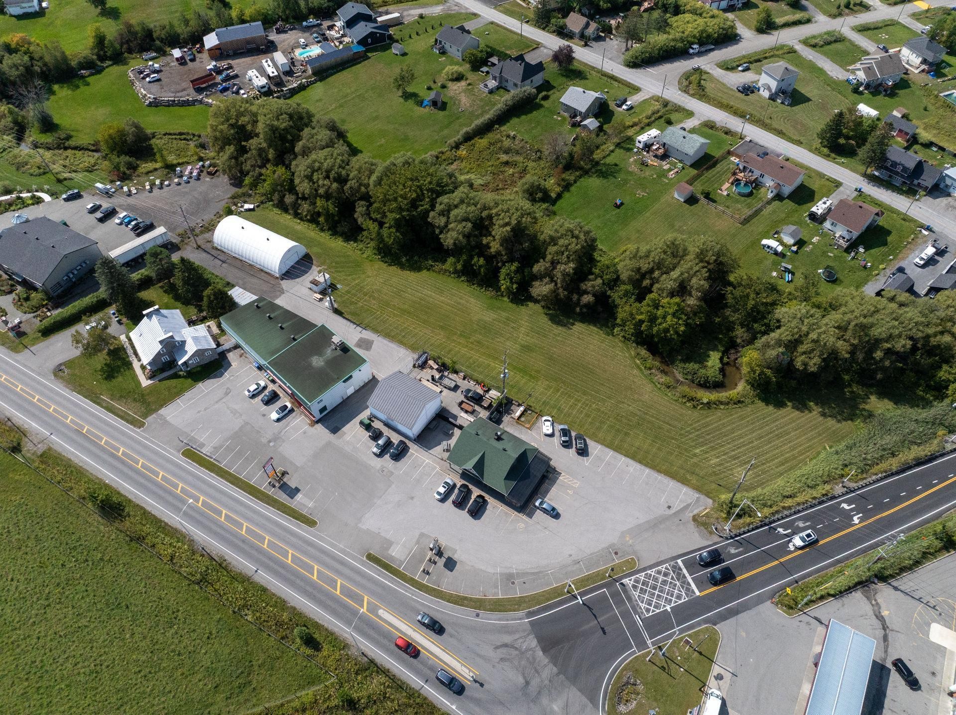 









1666


Route 335

,
Saint-Lin/Laurentides,




QC
J5M1Y2

