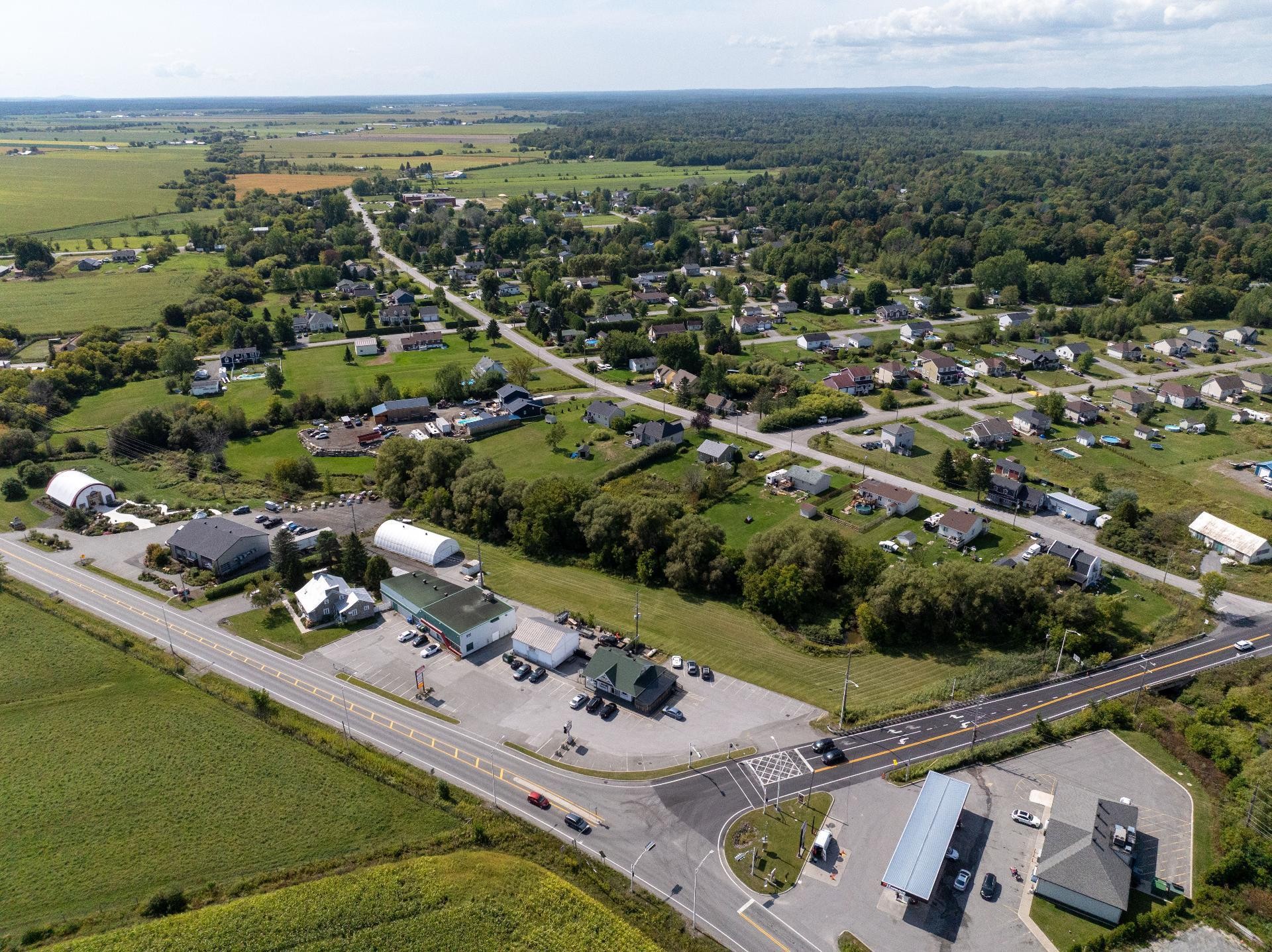









1666


Route 335

,
Saint-Lin/Laurentides,




QC
J5M1Y2

