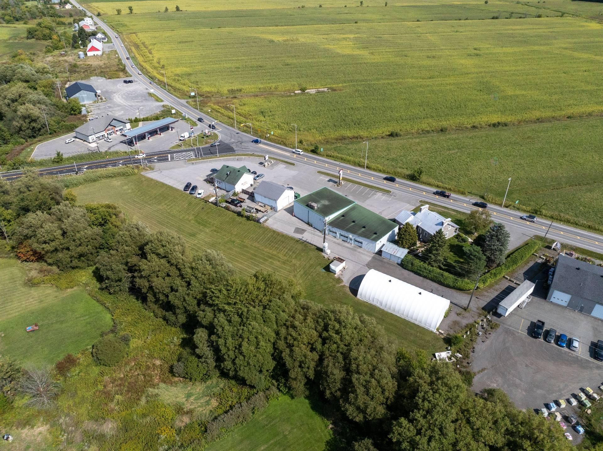 









1666


Route 335

,
Saint-Lin/Laurentides,




QC
J5M1Y2

