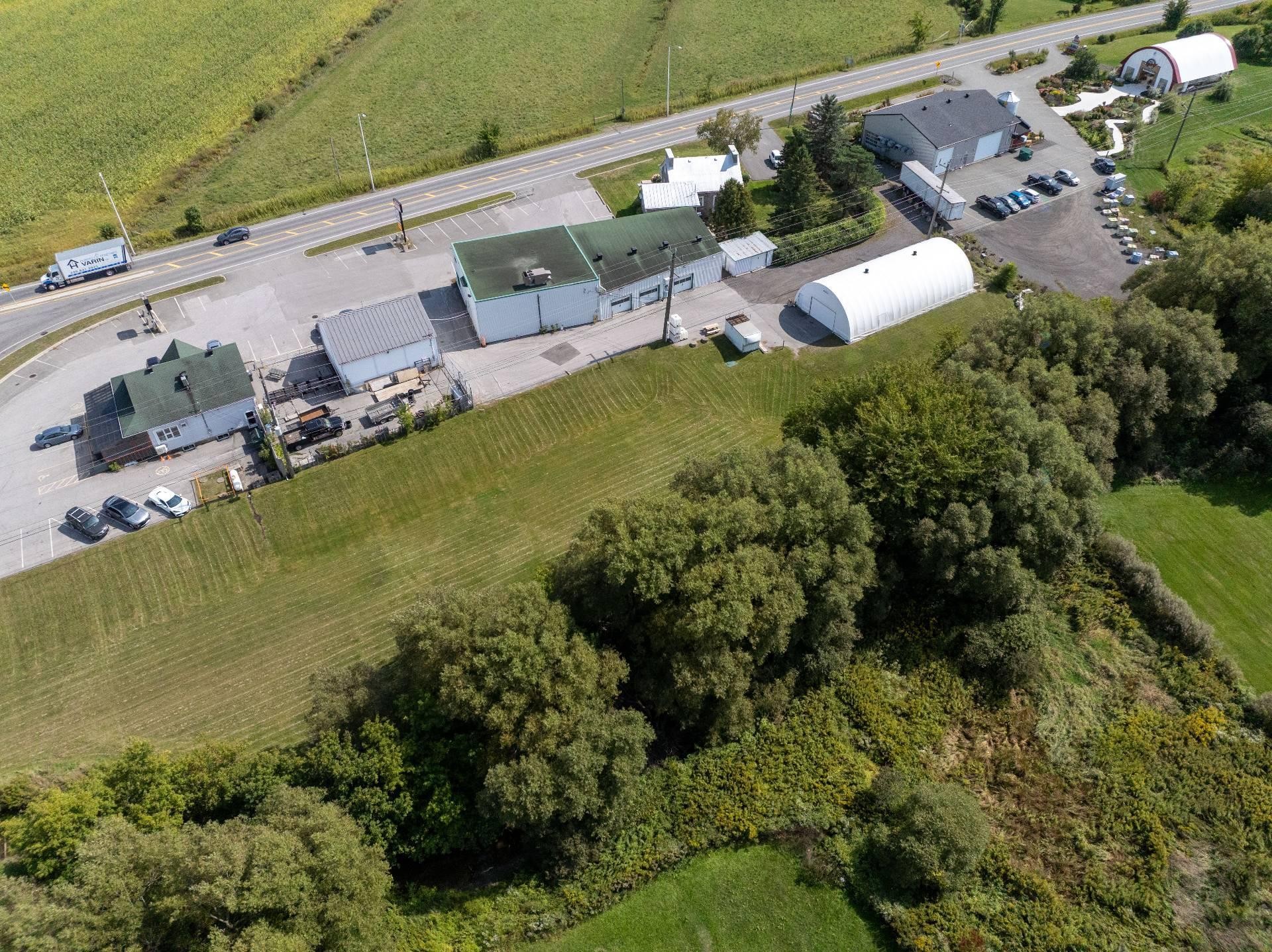 









1666


Route 335

,
Saint-Lin/Laurentides,




QC
J5M1Y2

