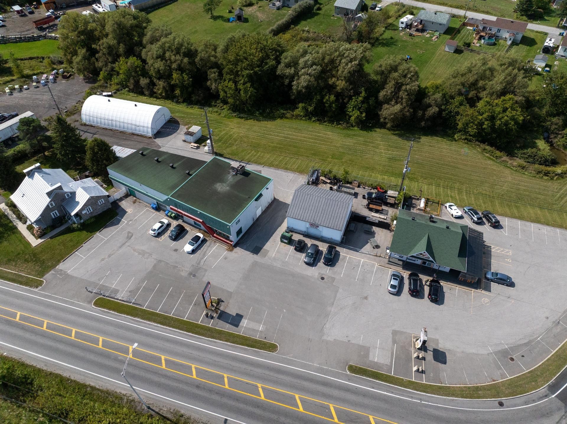 









1666


Route 335

,
Saint-Lin/Laurentides,




QC
J5M1Y2

